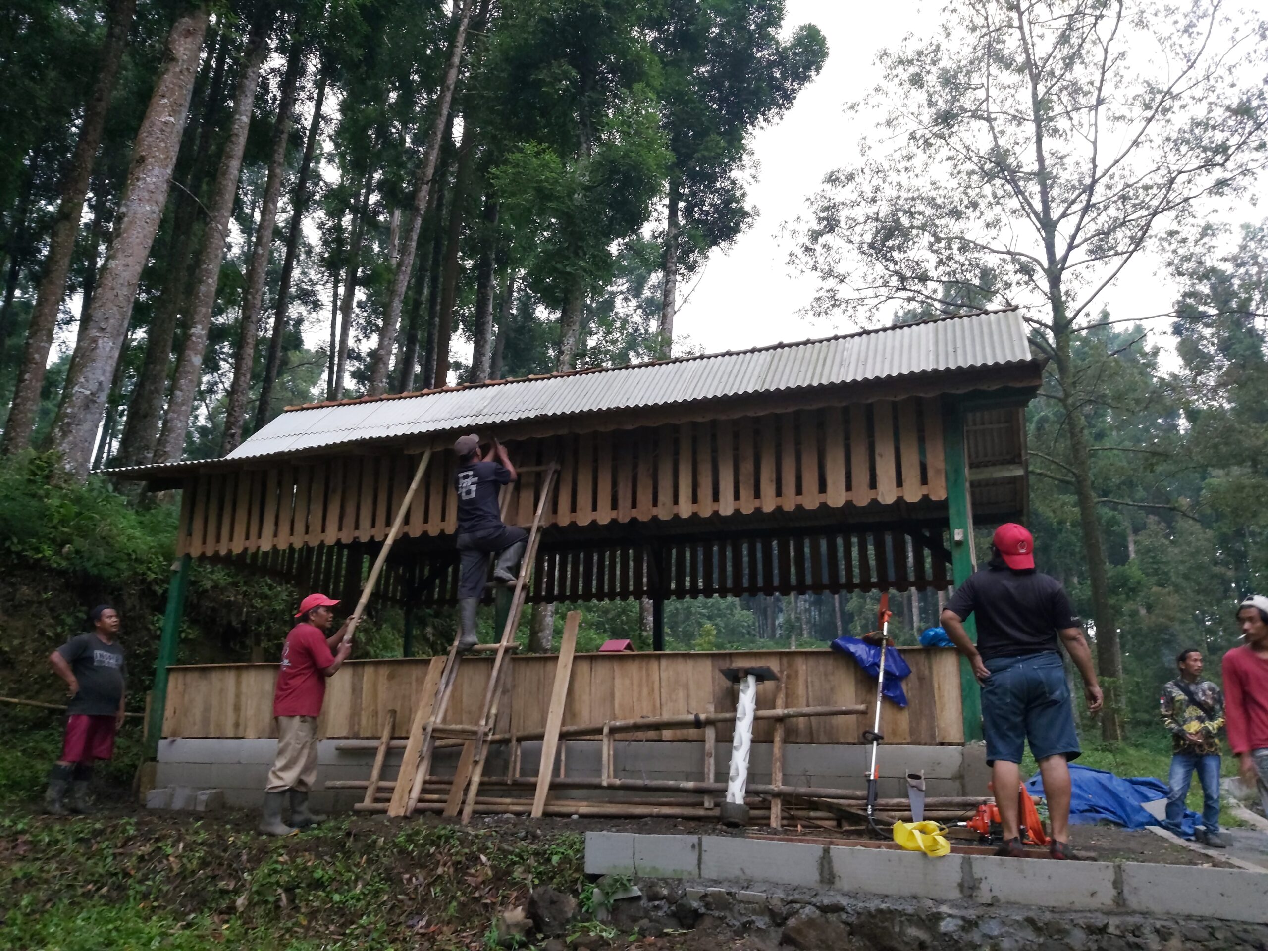 Penindaklanjutan Penambahan Ornamen di Basecamp LPHD Kemutug Lor